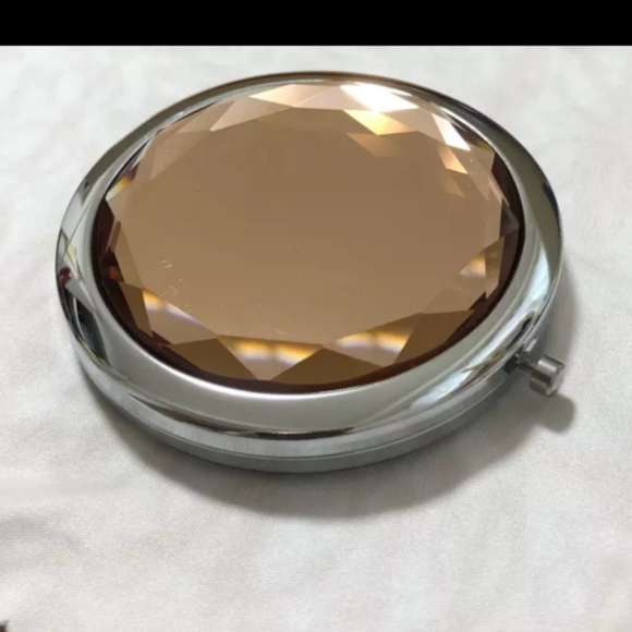 Reflective Crystal Mirror Compact - Picture 11 of 12